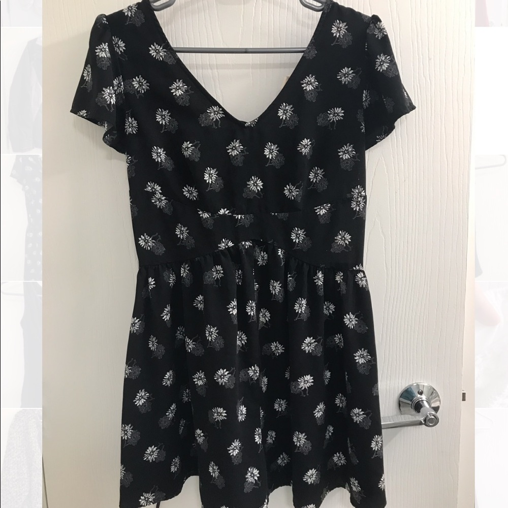 PacSun: Black Floral Romper